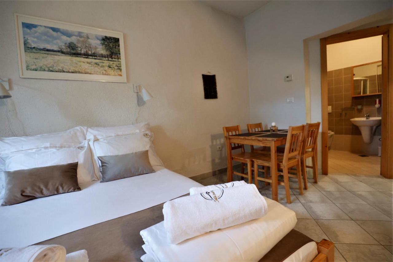 Guesthouse Idila Pod Nanosom Senozece Exterior photo