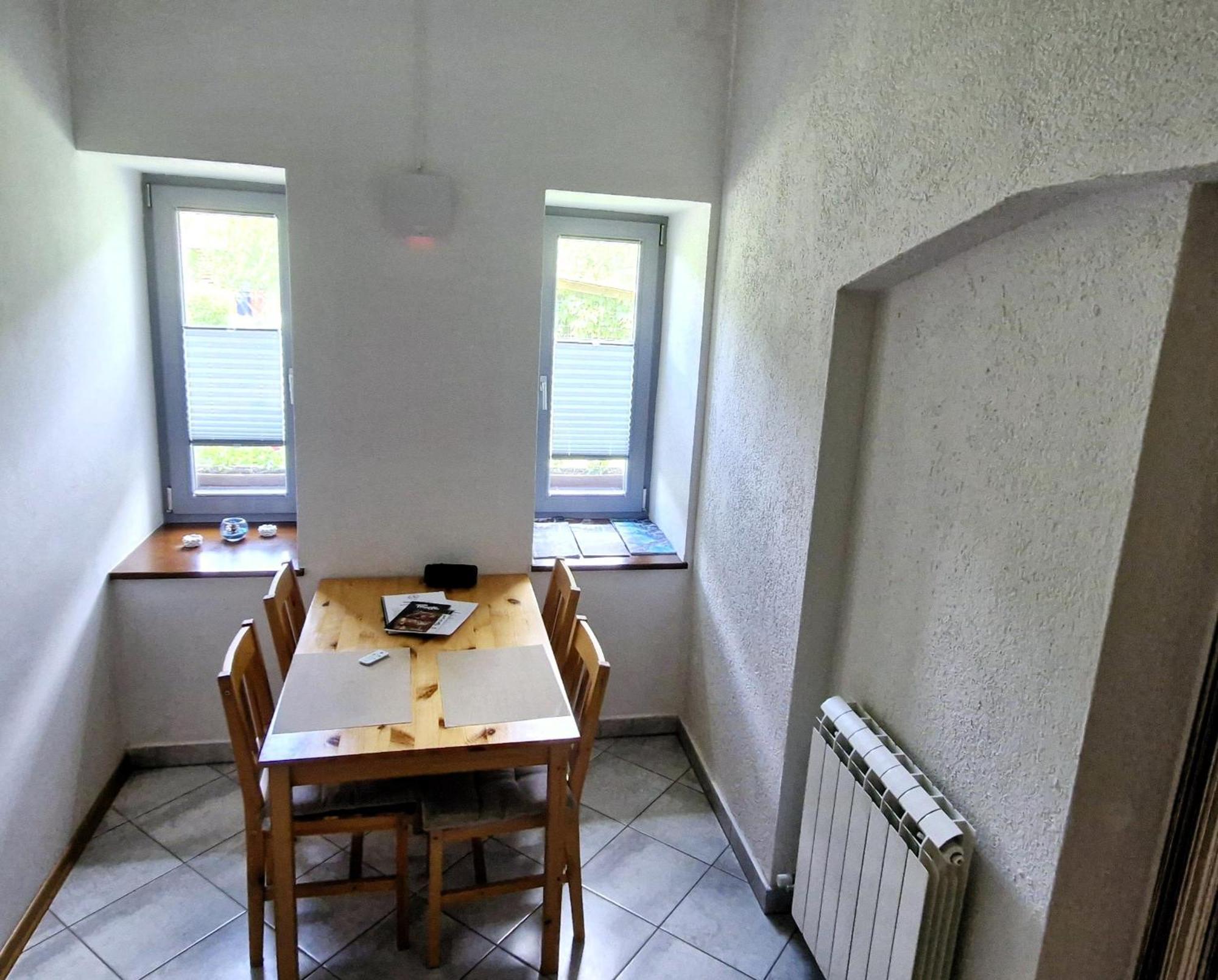 Guesthouse Idila Pod Nanosom Senozece Exterior photo